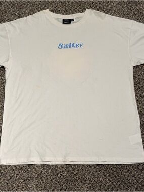 Smiley Graphic White Men's T-Shirt - Blue Logo